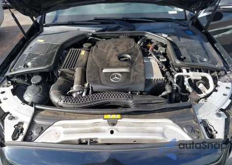 2016 Mercedes-Benz C 300 z USA, uszkodzony, nr VIN 55SWF4JB7GU105306